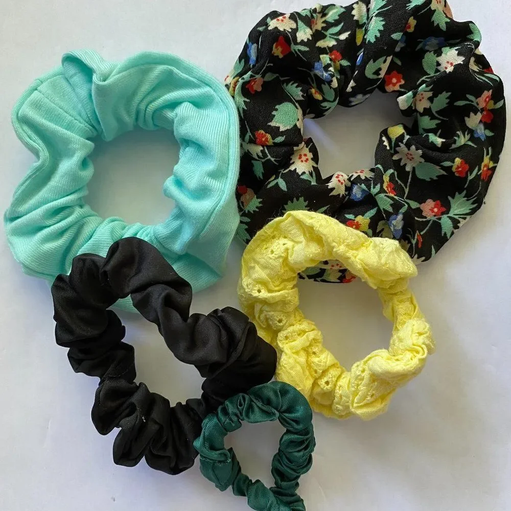 N/A set scrunchies